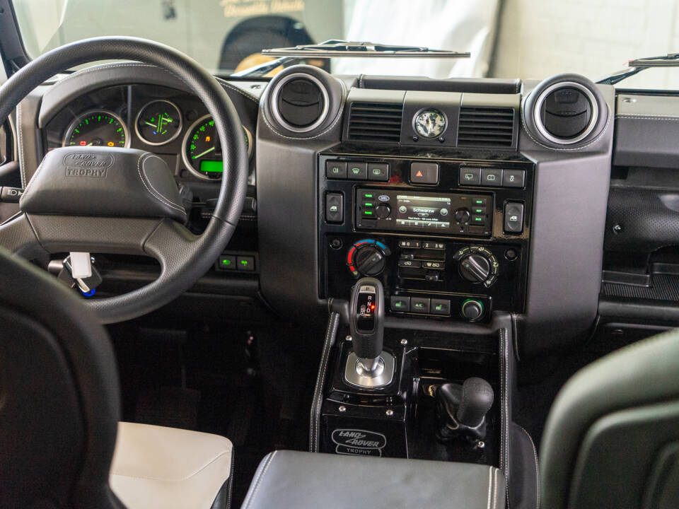 Bild 14/30 von Land Rover Defender 90 Works V8 (2012)