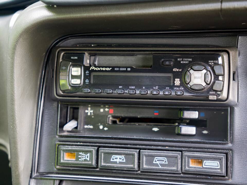 Bild 14/21 von Ford Capri 2,8i (1988)