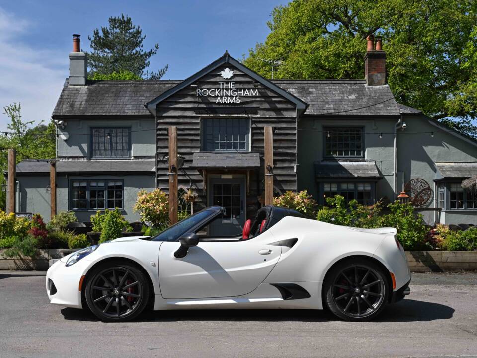 Image 2/50 of Alfa Romeo 4C Spider (2017)
