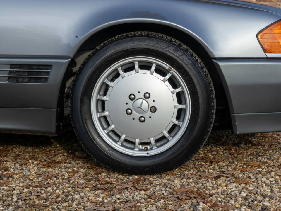Image 47/50 of Mercedes-Benz 500 SL (1991)