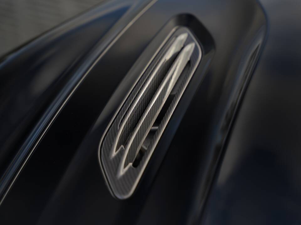 Image 39/50 of Aston Martin Vanquish S Volante (2018)