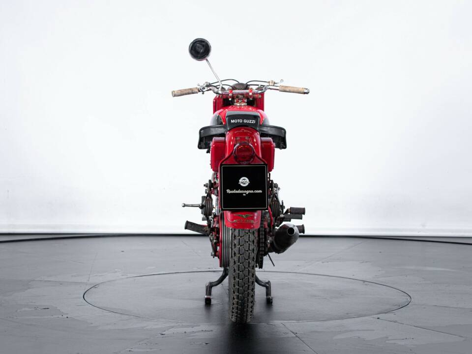 Image 3/50 de Moto Guzzi 250 SS (1950)