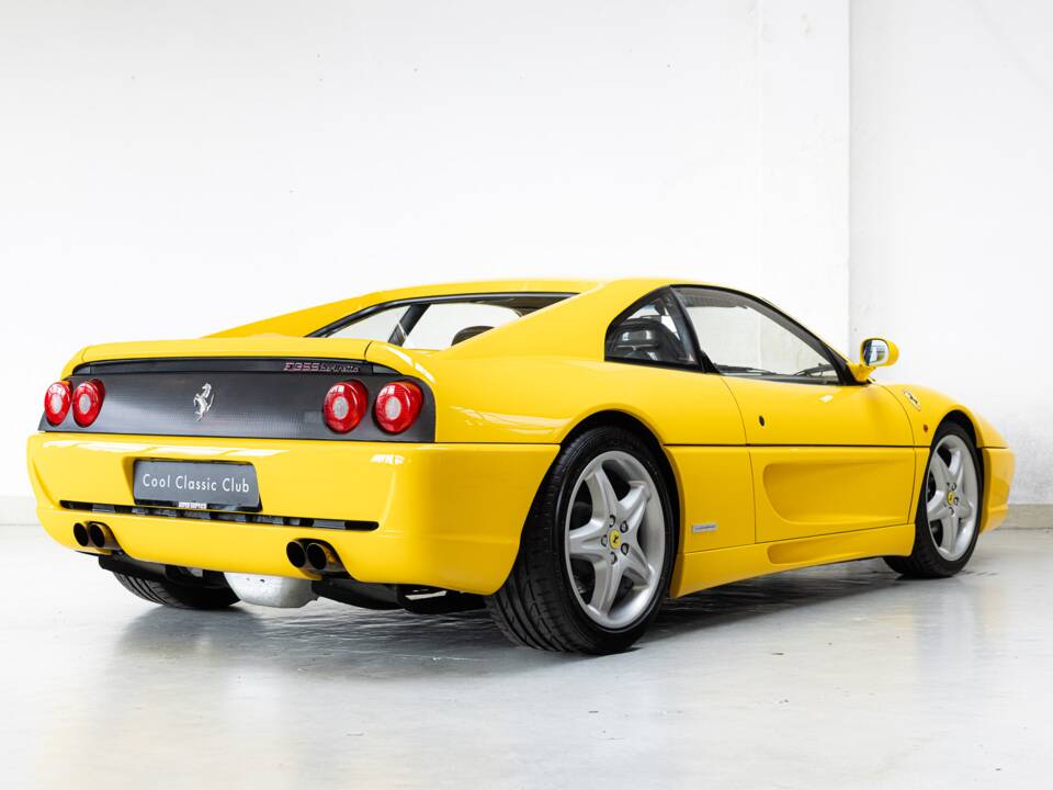 Image 5/36 de Ferrari F 355 Berlinetta (1995)