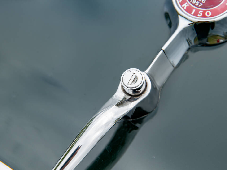 Image 38/100 of Jaguar XK 150 FHC (1960)