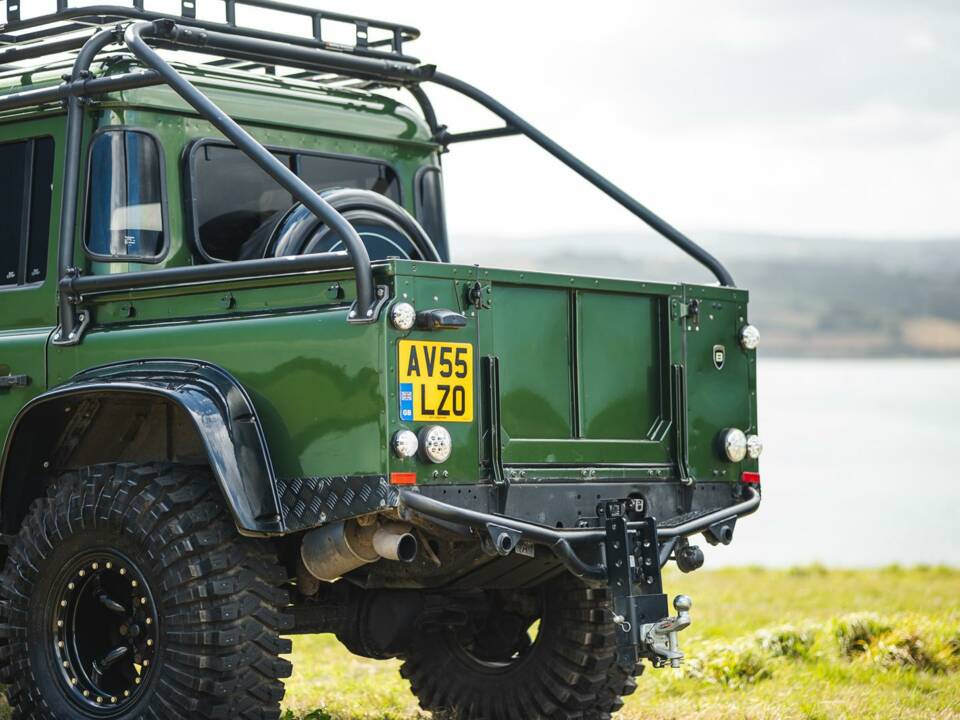 Image 14/31 de Land Rover Defender 110 (2005)