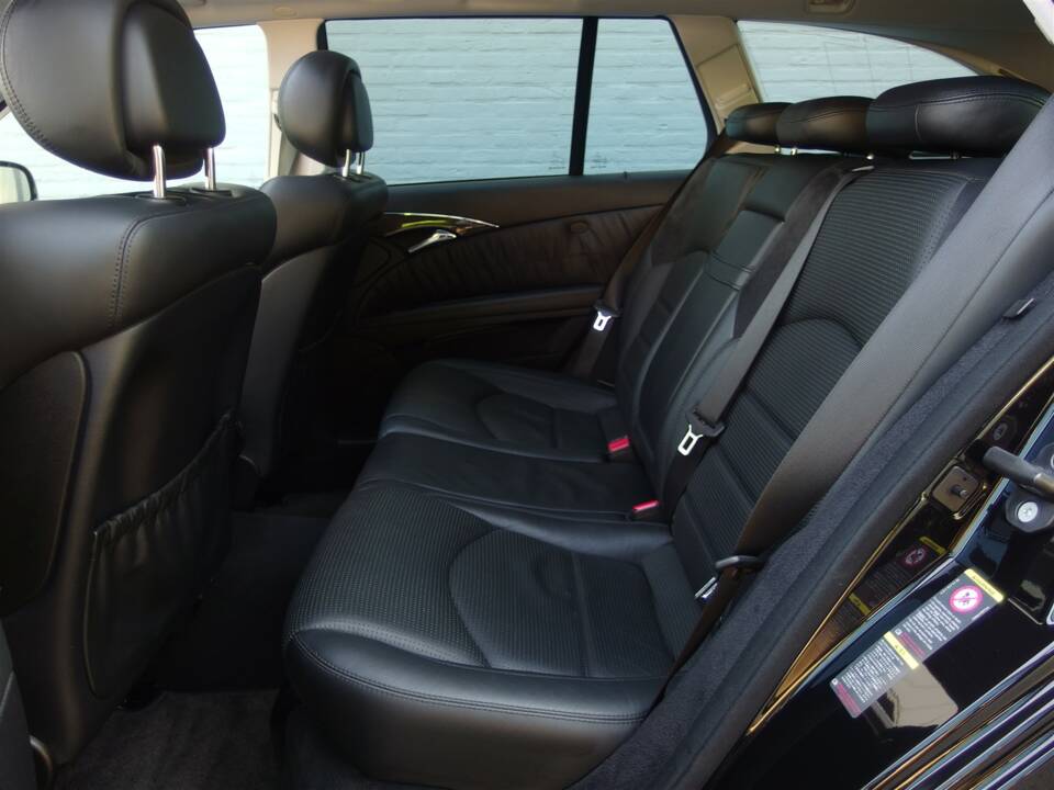Image 52/98 of Mercedes-Benz E 63 AMG T (2008)