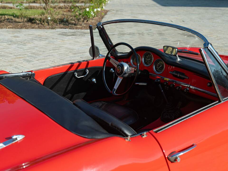 Immagine 23/50 di Alfa Romeo Giulia 1600 Spider (1964)