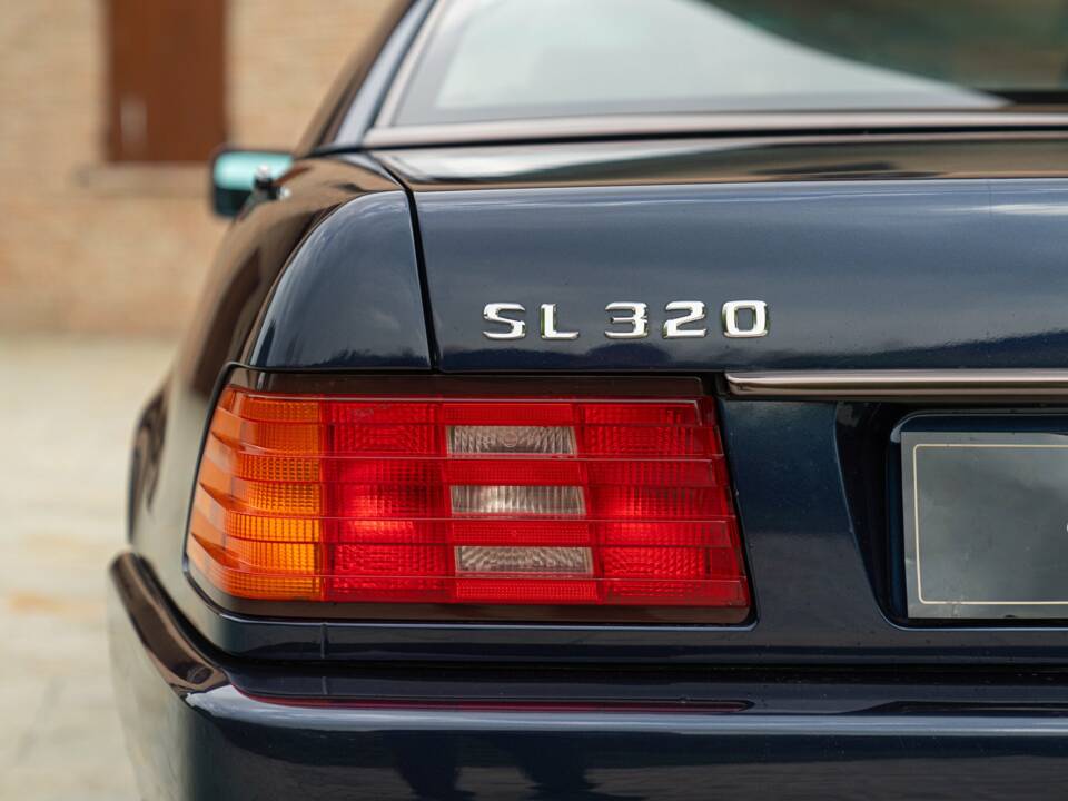 Image 13/50 of Mercedes-Benz SL 320 (1995)
