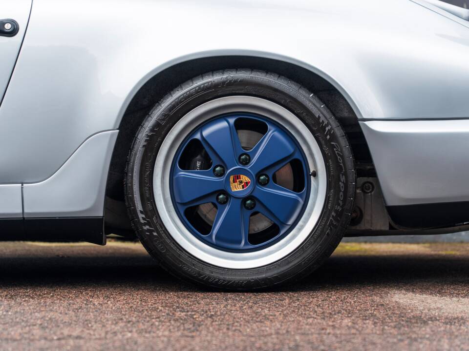 Afbeelding 6/61 van Porsche 911 Carrera 4 (1990)
