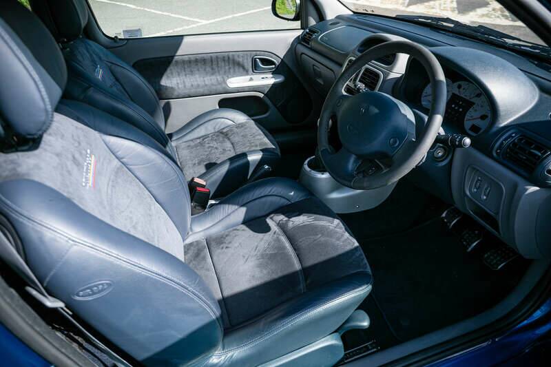 Image 2/34 of Renault Clio II V6 (2002)