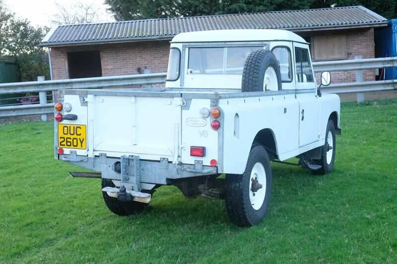 Image 15/50 of Land Rover 109 (1983)