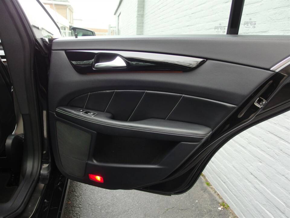 Image 73/97 of Mercedes-Benz CLS 63 AMG S 4MATIC (2013)