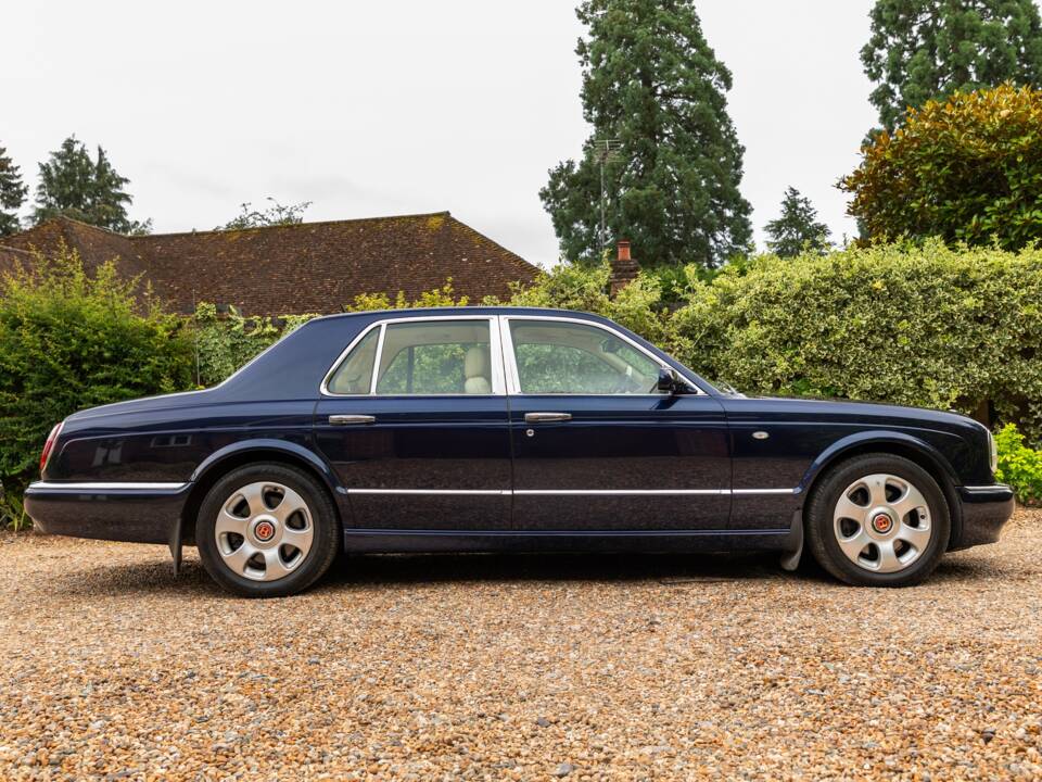 Image 2/37 of Bentley Arnage R (2002)