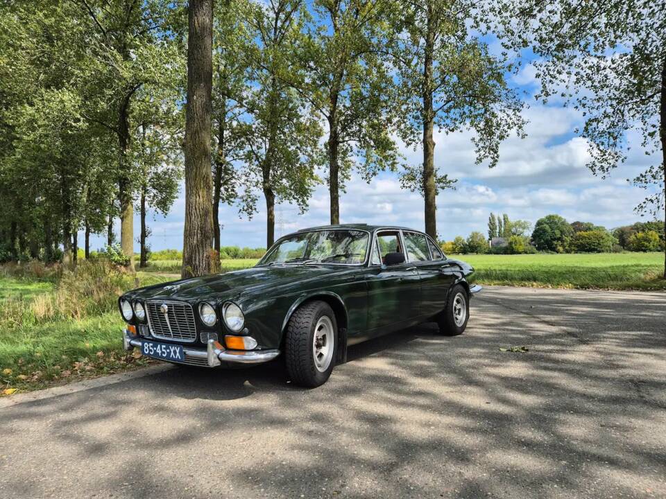 Bild 1/14 von Jaguar XJ 6 4.2 (1973)