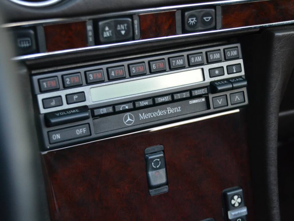Image 38/79 de Mercedes-Benz 560 SL (1988)