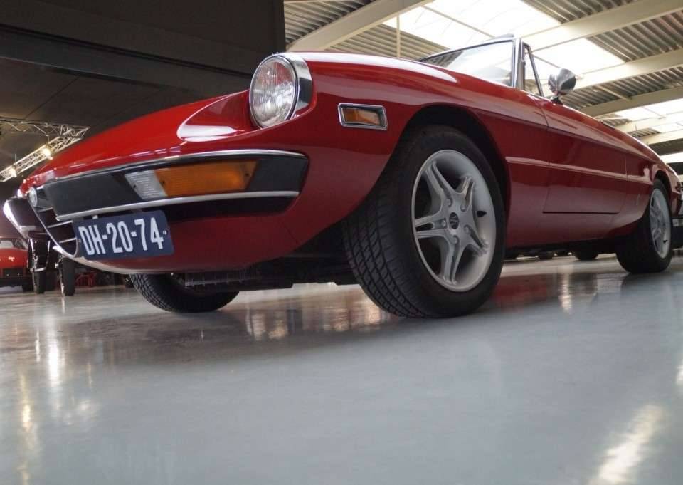 Image 37/50 of Alfa Romeo 2000 Spider Veloce (1972)