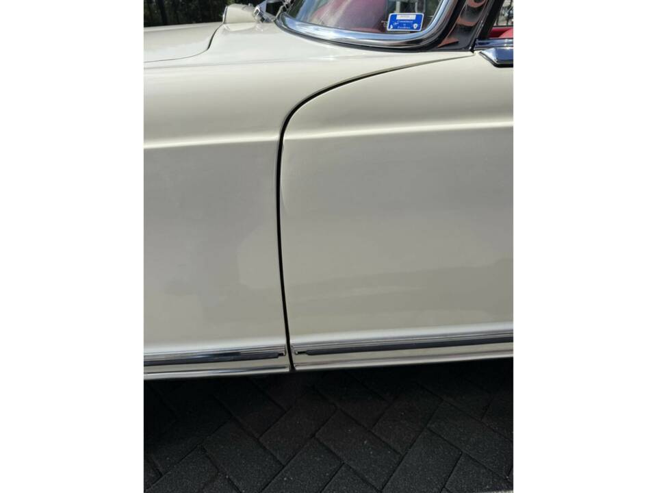 Immagine 26/50 di Mercedes-Benz 280 SL (1968)