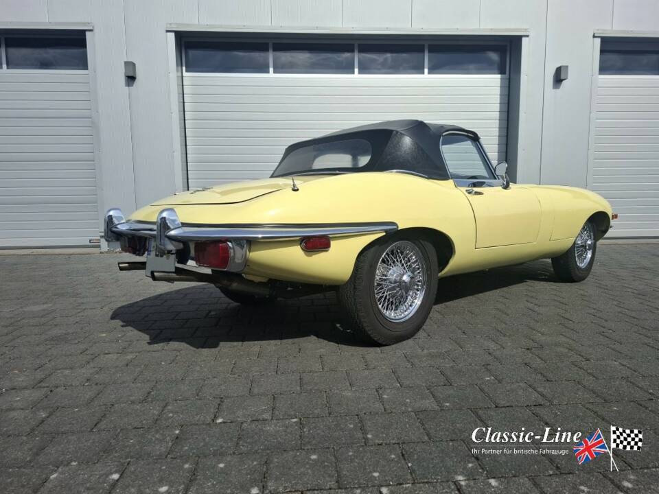 Image 3/12 de Jaguar E-Type (1969)