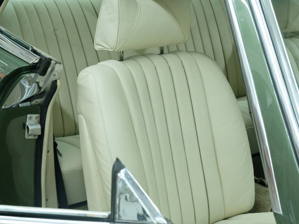 Image 30/50 de Mercedes-Benz 350 SLC (1973)
