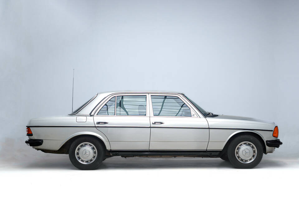 Image 5/25 of Mercedes-Benz 300 D (1985)