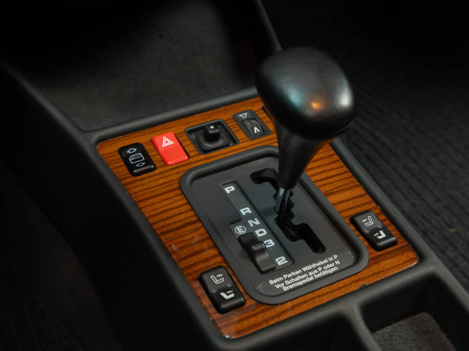 Image 22/78 de Mercedes-Benz 190 E 1.8 (1992)
