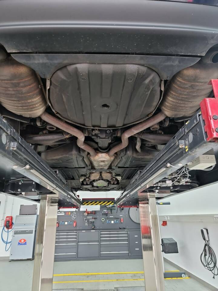 Image 13/58 of BMW 750i (1997)