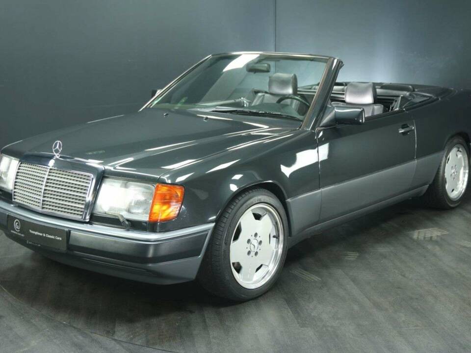 Bild 1/50 von Mercedes-Benz 300 CE-24 3.4 AMG (1993)