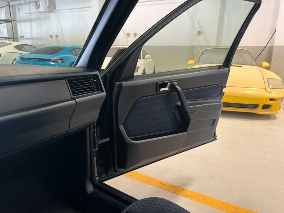 Imagen 51/69 de Mercedes-Benz 190 E (1988)