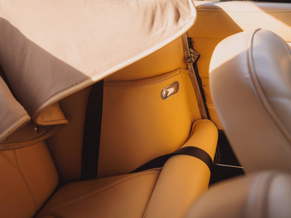 Image 78/99 of Aston Martin DB 6 Volante (1968)