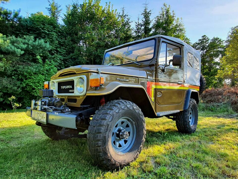 Immagine 4/15 di Toyota Land Cruiser BJ 40 (1984)