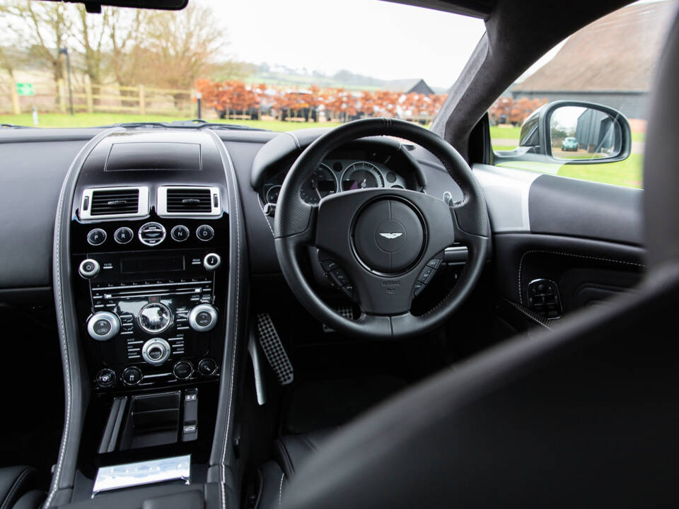 Immagine 20/98 di Aston Martin DBS (2010)