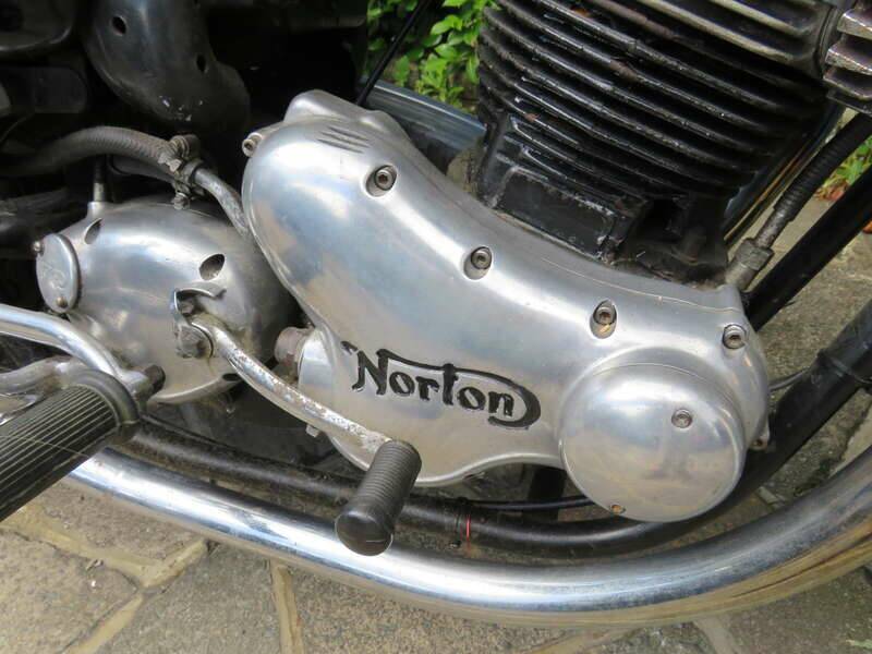 Image 31/47 of Norton Commando 850 Roadster (1974)