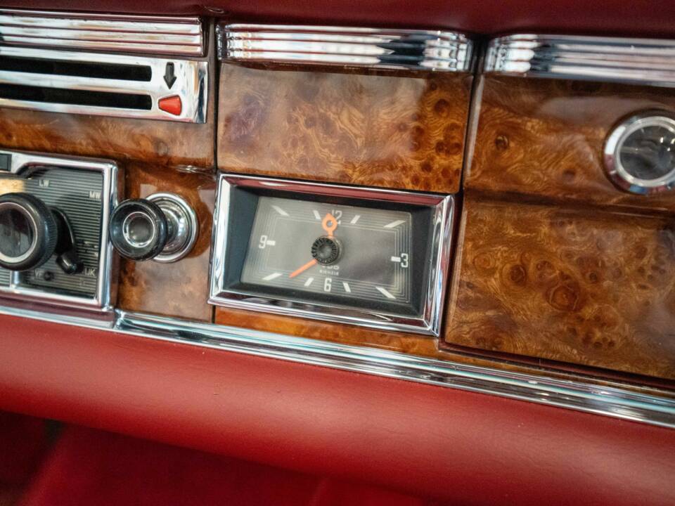 Image 25/37 of Mercedes-Benz 250 SE (1966)