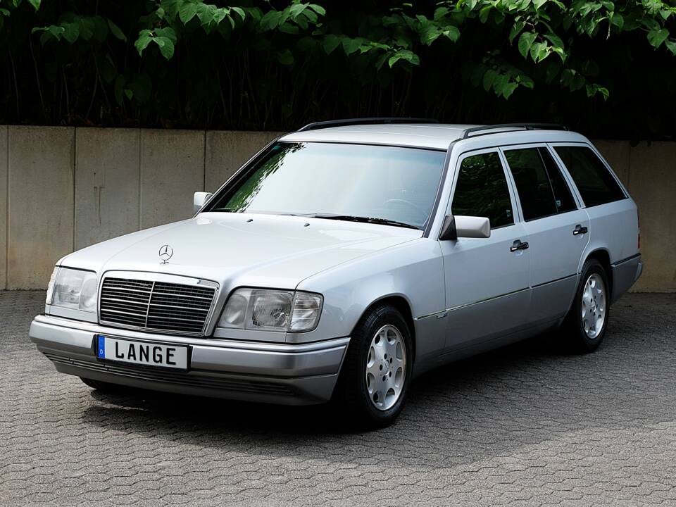 Image 3/75 of Mercedes-Benz E 280 T (1994)