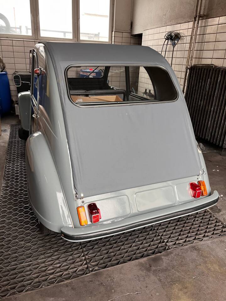 Image 3/8 of Citroën 2 CV (1958)