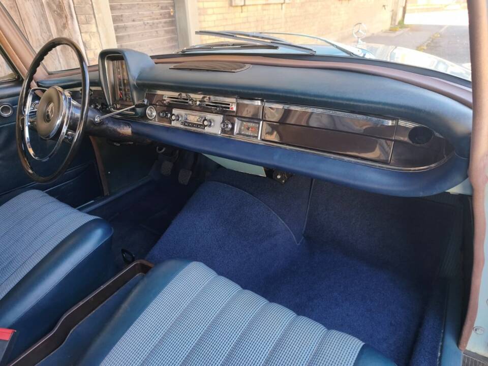 Afbeelding 12/25 van Mercedes-Benz 200 (1967)