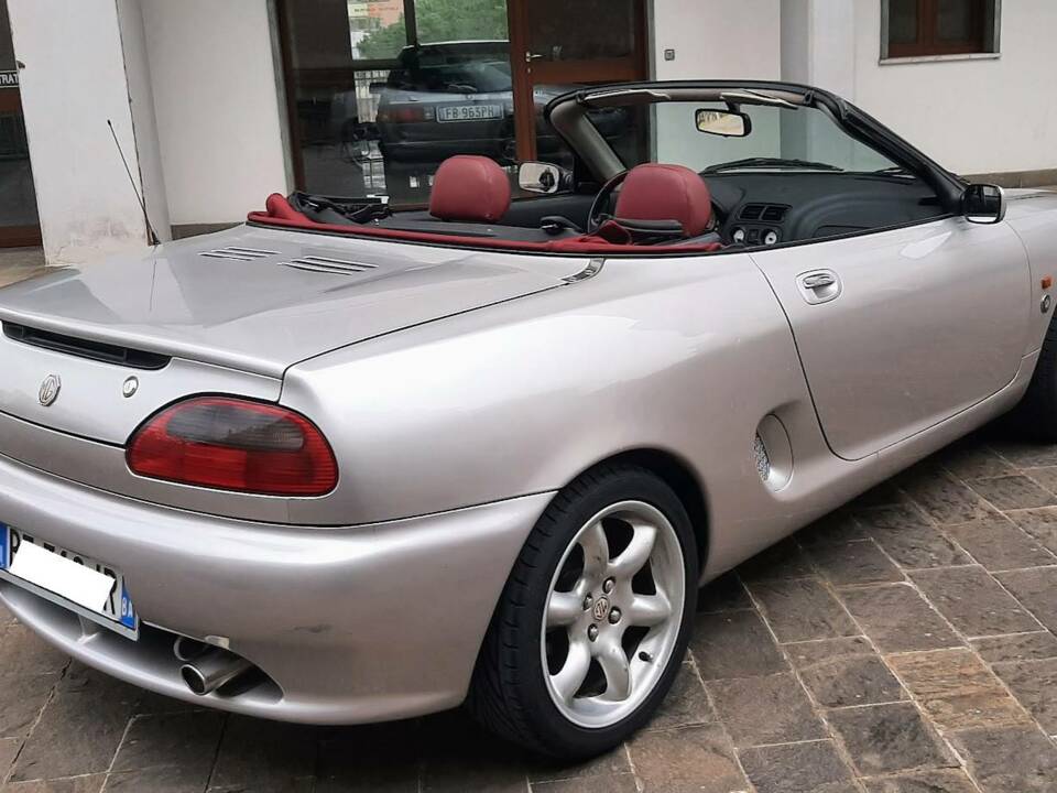 Immagine 7/50 di MG F 1.8i VVC 75 LE "75th Anniversary" (1999)