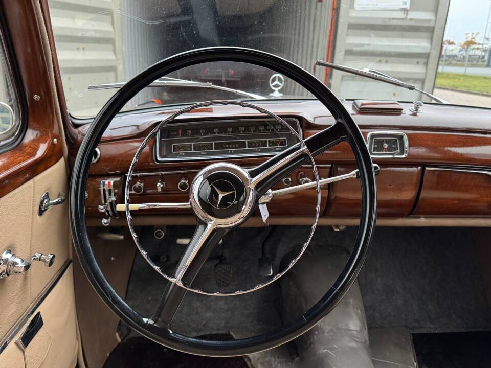 Image 24/43 of Mercedes-Benz 220 S (1956)
