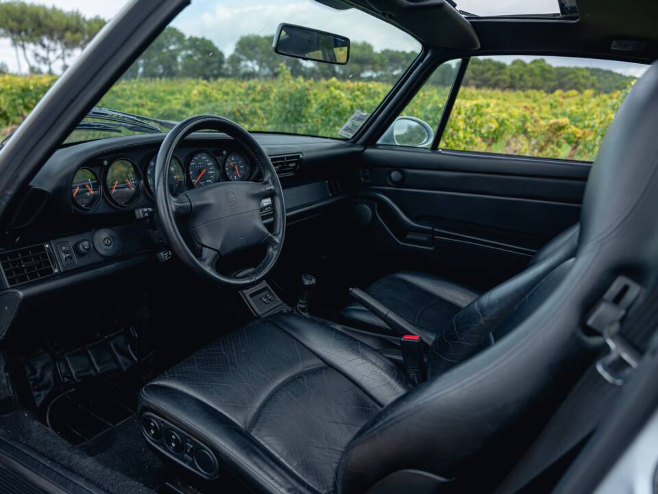 Image 10/15 of Porsche 911 Carrera 4 (1994)