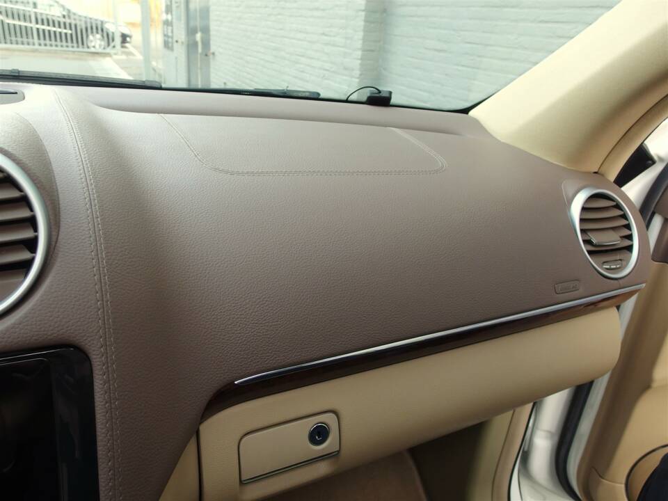 Bild 37/98 von Mercedes-Benz GL 450 4MATIC (2007)