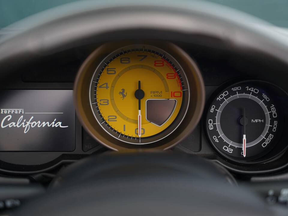 Imagen 21/50 de Ferrari California (2011)