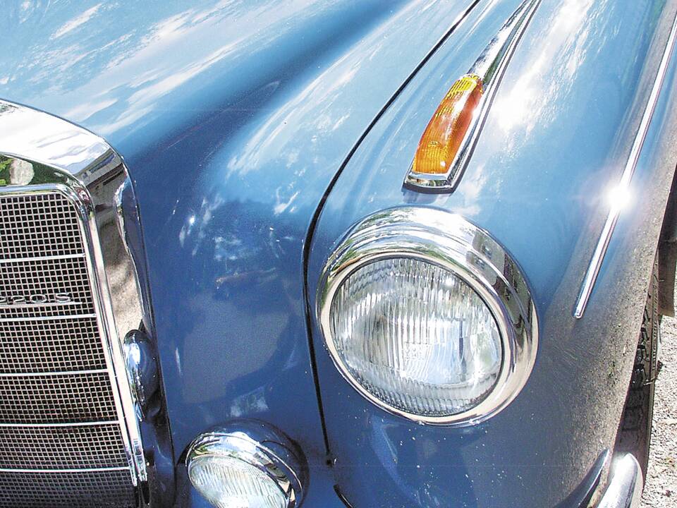 Image 8/9 of Mercedes-Benz 220 S (1957)
