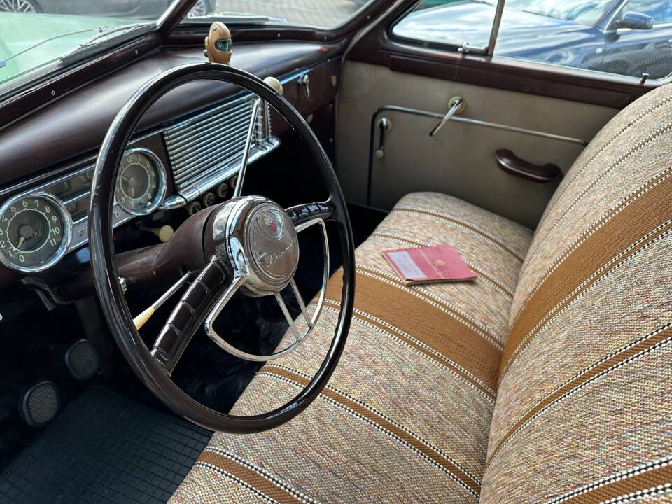 Image 76/82 of Packard Deluxe (1950)