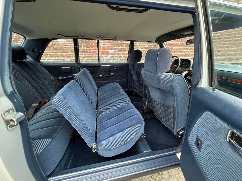 Bild 13/34 von Mercedes-Benz 250 lang (1983)