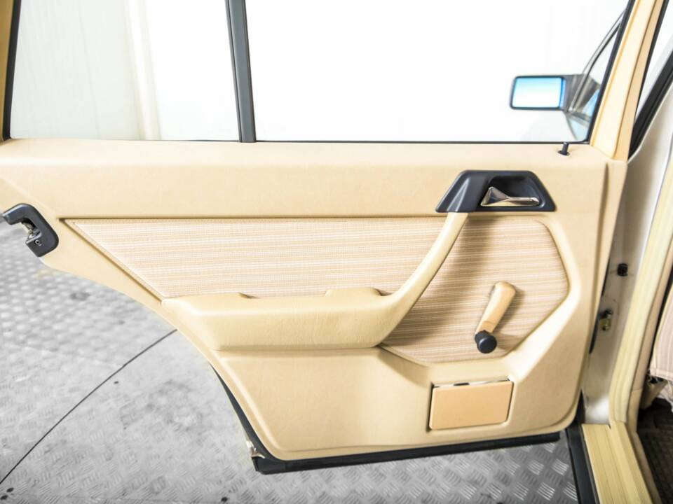 Bild 34/50 von Mercedes-Benz 230 TE (1987)