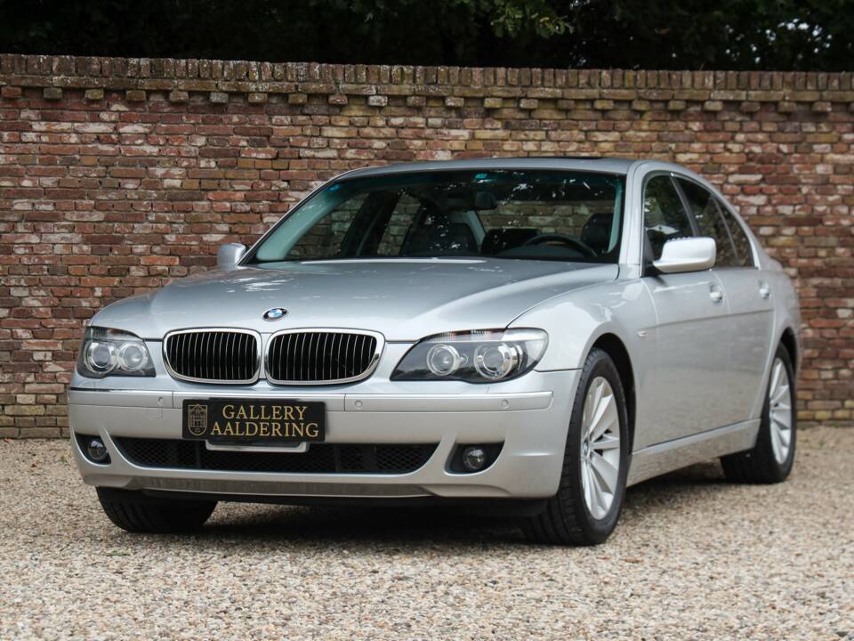 Obraz 27/50 pojazdu BMW 750i (2007)