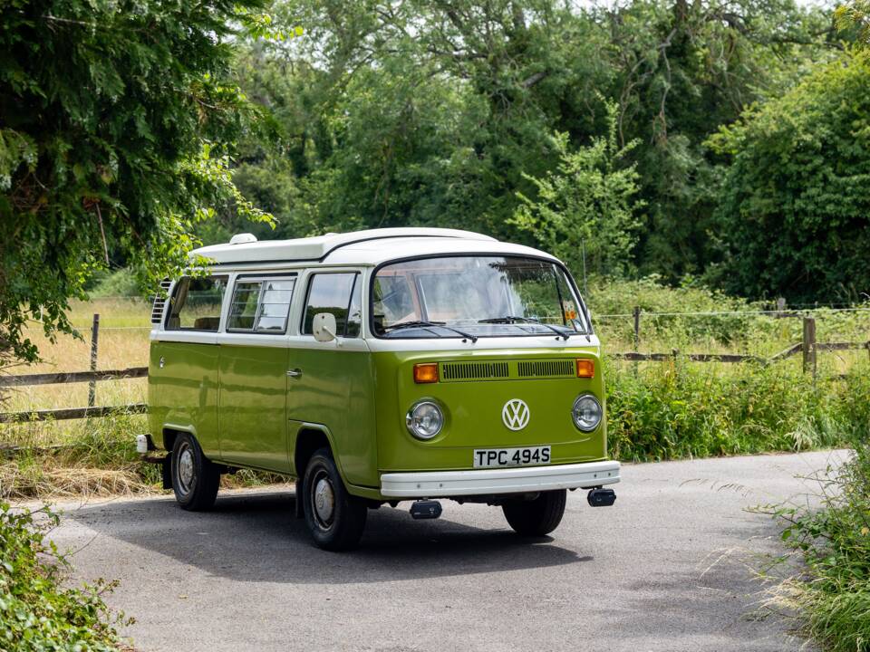 Image 32/47 of Volkswagen T2b Camper (1977)