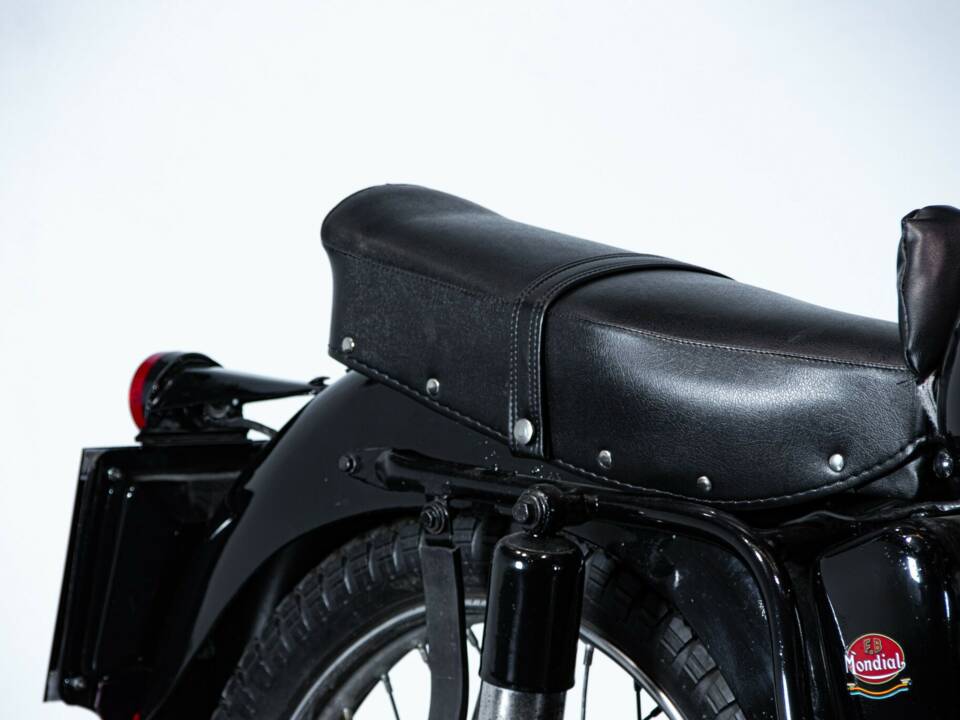 Image 35/50 of Mondial 125 (1961)