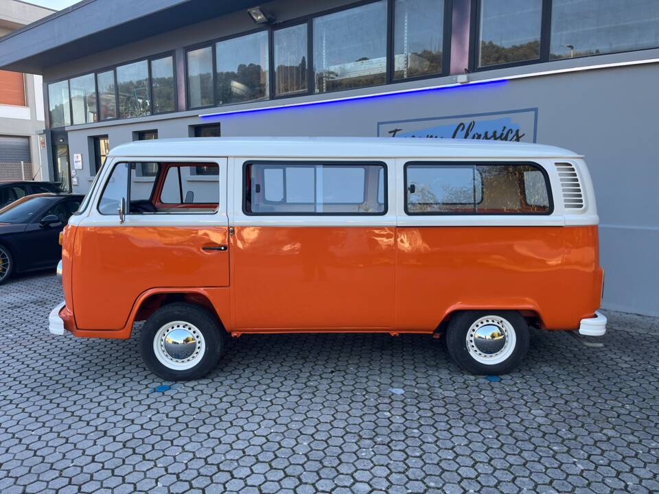 Afbeelding 3/25 van Volkswagen T2b minibus (1974)