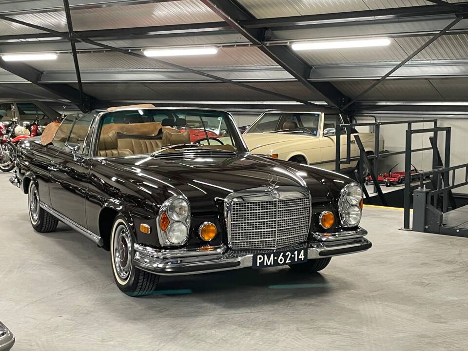 Image 14/26 of Mercedes-Benz 280 SE (1970)